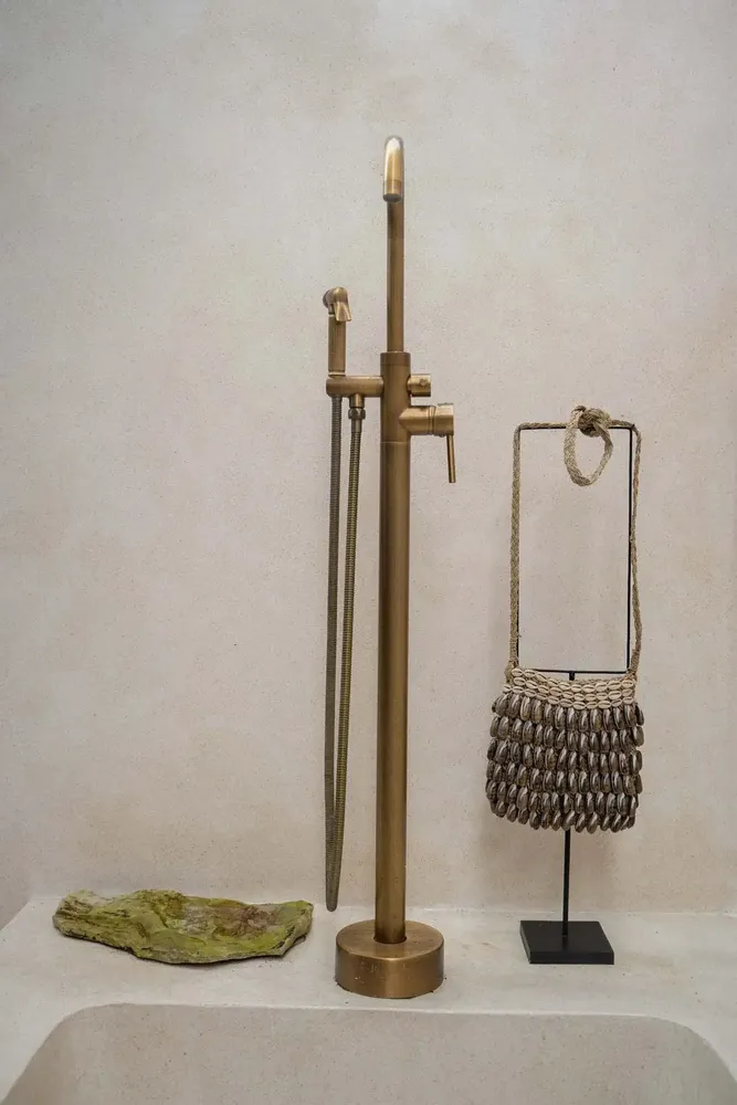 Sculptures, statuettes and miniatures - The Shell Purse on Stand - BAZAR BIZAR LIVING