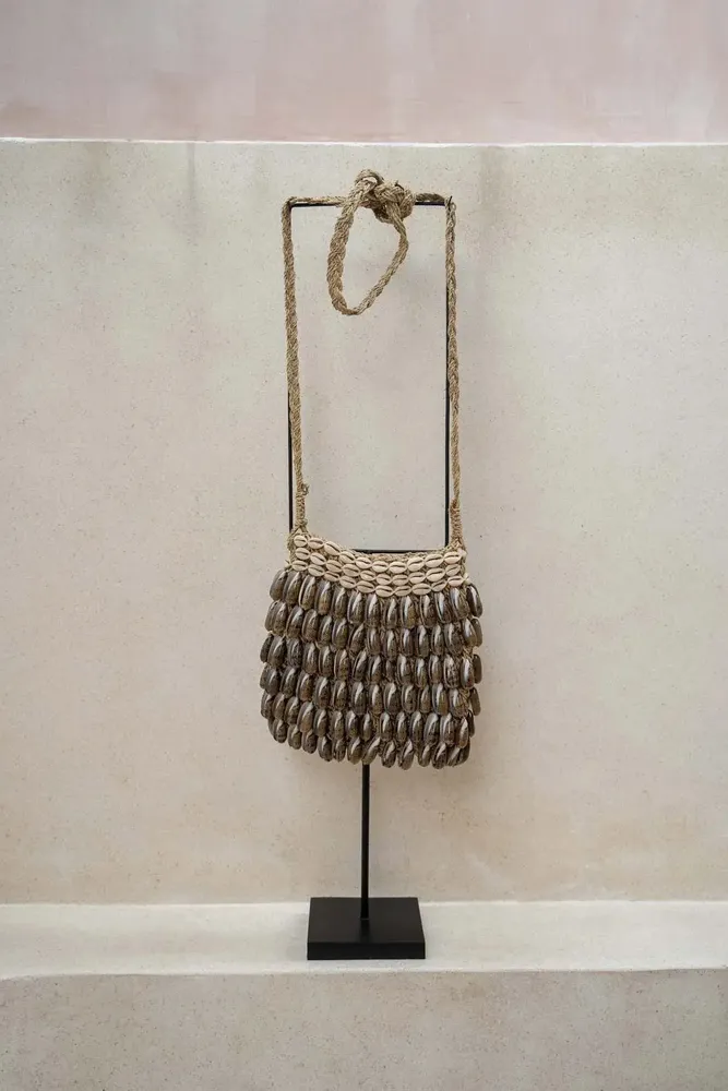 Sculptures, statuettes and miniatures - The Shell Purse on Stand - BAZAR BIZAR LIVING
