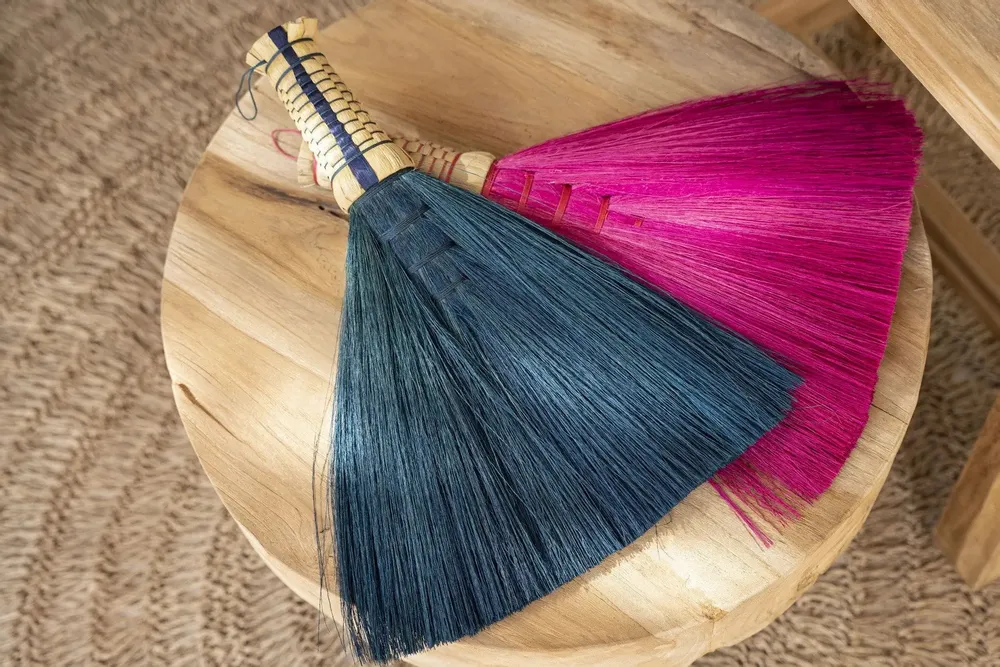 Objets de décoration - Sweeping Brush - Turquoise - BAZAR BIZAR LIVING