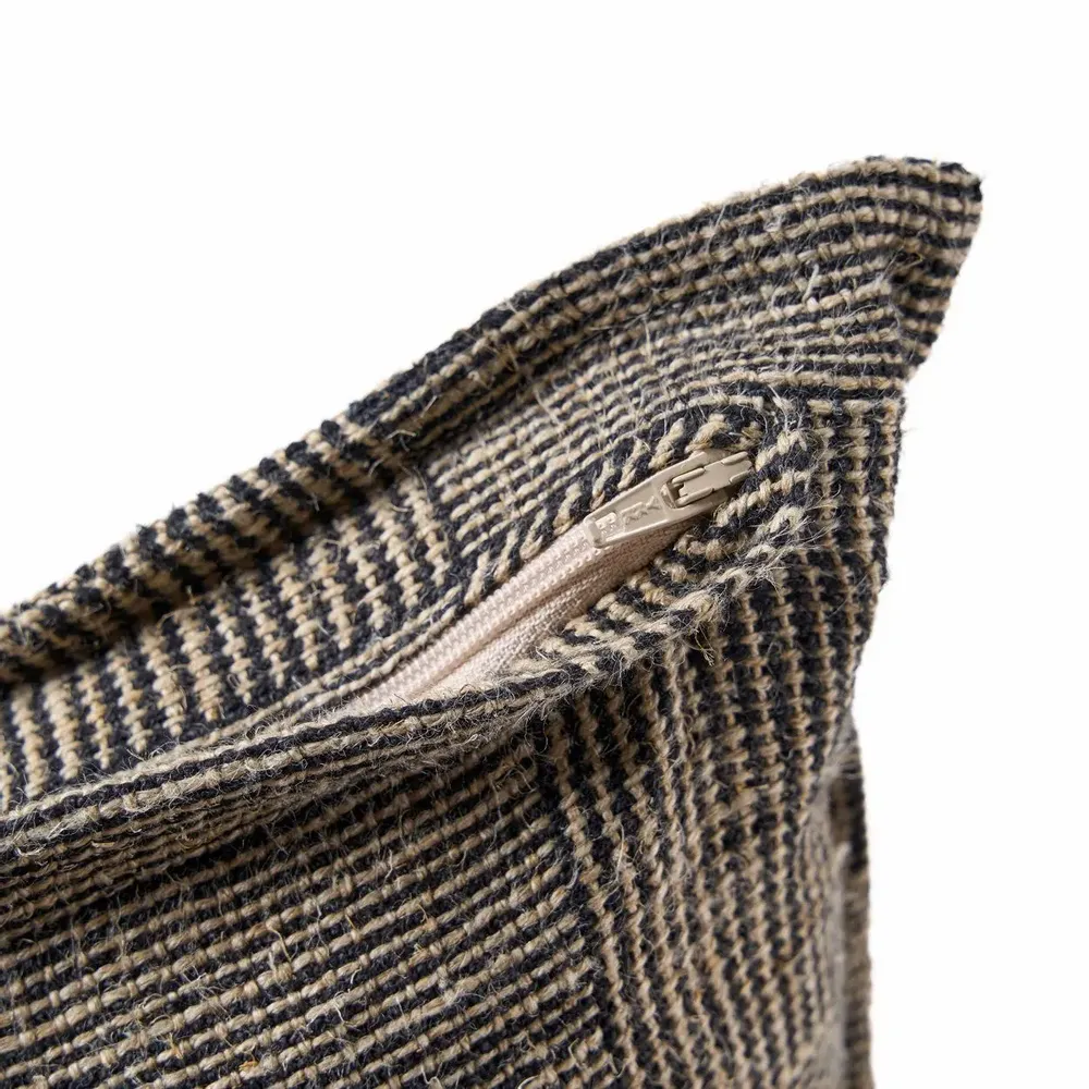 Coussins - La Housse de Coussin Bloc Party - Noir Naturel - 50x50 - BAZAR BIZAR LIVING