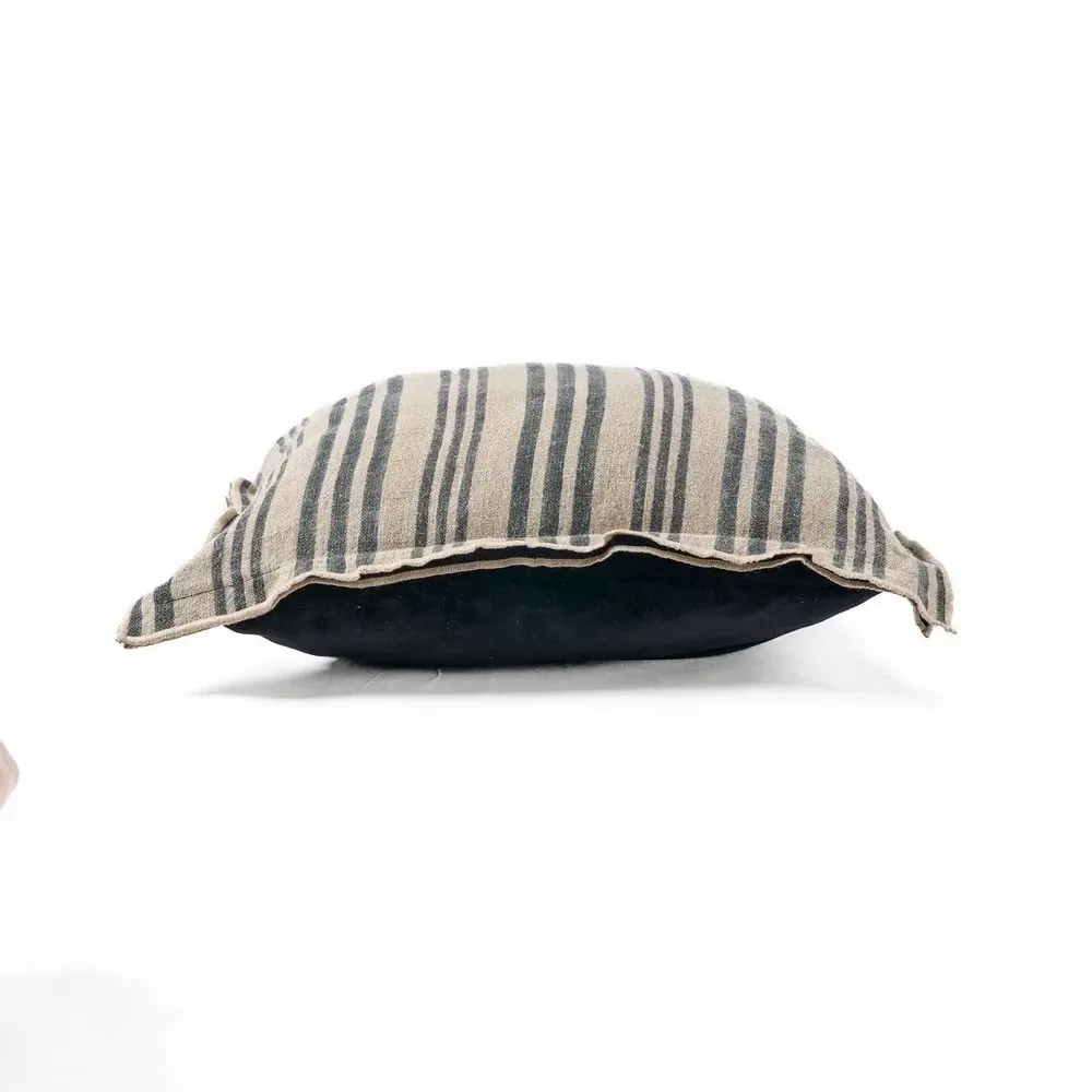 Coussins - La Housse de Coussin Nordic Stripe - Noir Naturel - 50x50 - BAZAR BIZAR LIVING