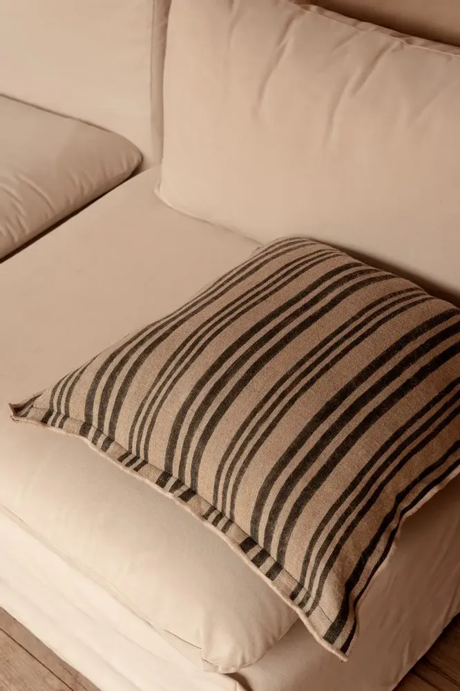 Coussins - La Housse de Coussin Nordic Stripe - Noir Naturel - 50x50 - BAZAR BIZAR LIVING