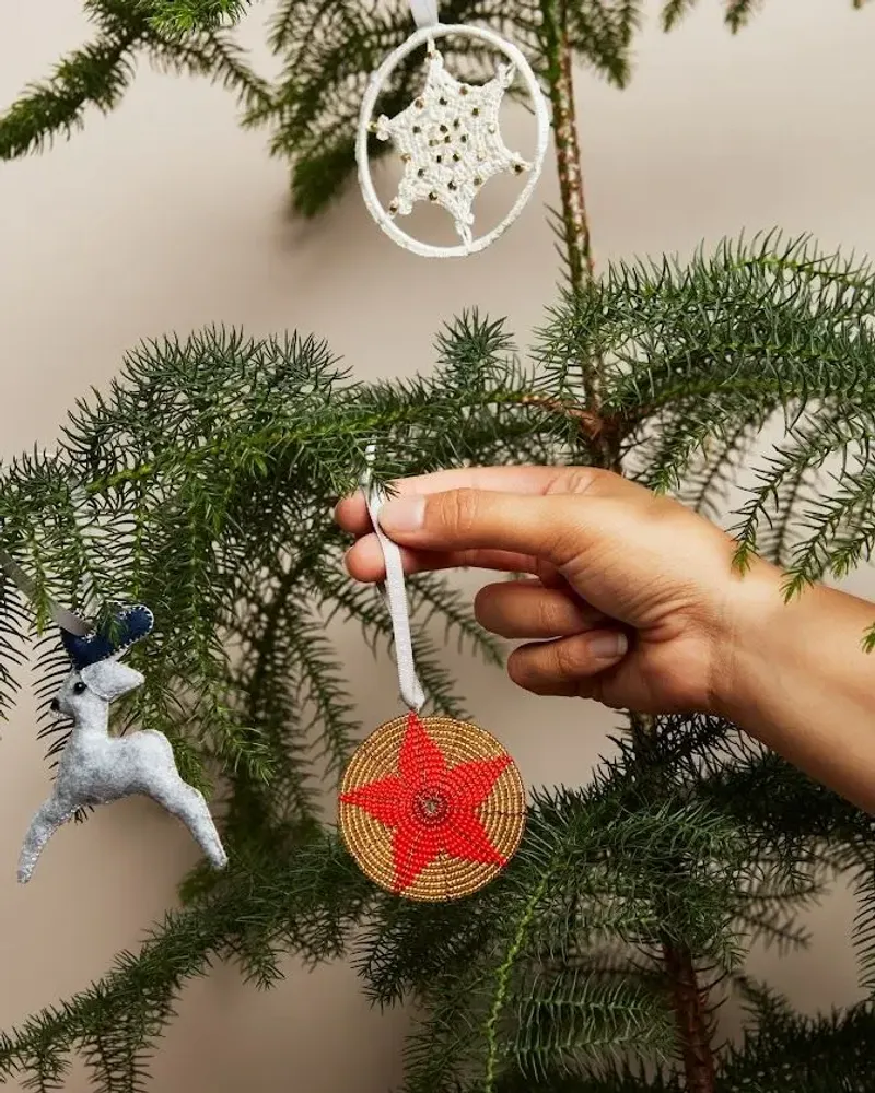 Christmas garlands and baubles - Hand Beaded Blossom of Hope Christmas Ornament - UNHCR/MADE51