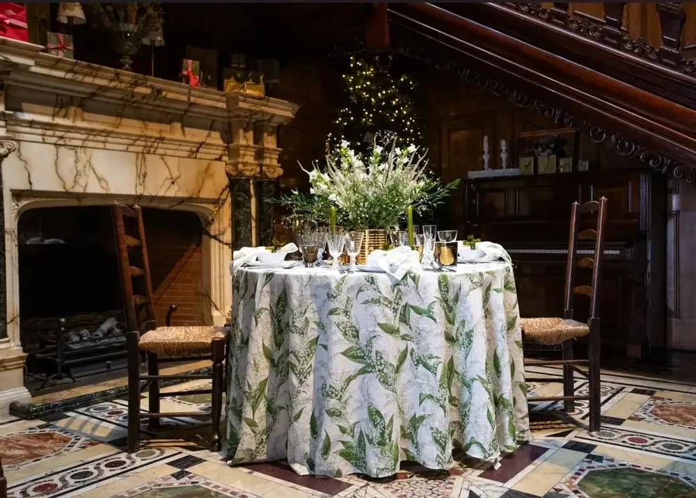 Table cloths - LILY OF THE VALLEY 'Muguet' Linen Tablecloths & Napkins - SUMMERILL AND BISHOP