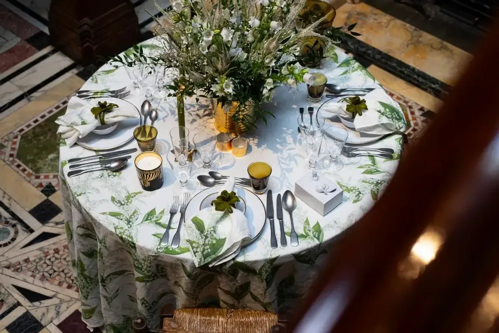 Table cloths - LILY OF THE VALLEY 'Muguet' Linen Tablecloths & Napkins - SUMMERILL AND BISHOP