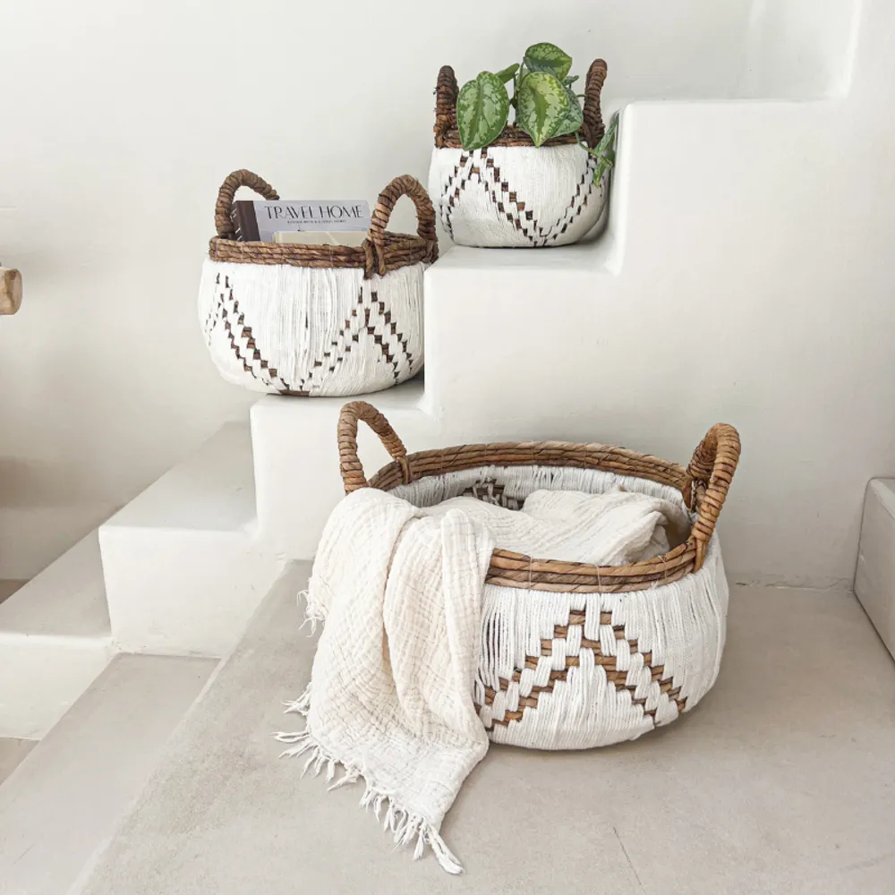 Objets de décoration - Panier artisanal Putih en fibre de bananes et macramé (Moyen) - DESIGN TRIP