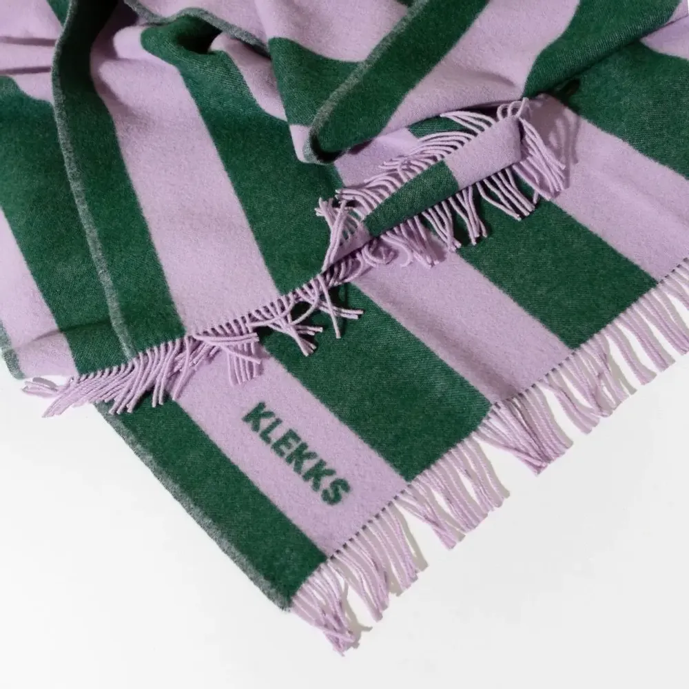 Plaids - Plaid en laine à rayures lilas et vert forêt - KLEKKS NO. 6 - KLEKKS