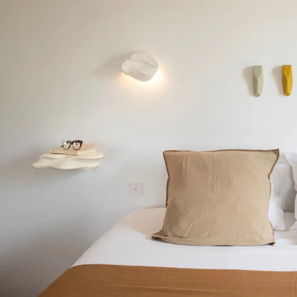 Decorative objects - STRAT (wall shelf) - MONOCHROMIC CERAMIC