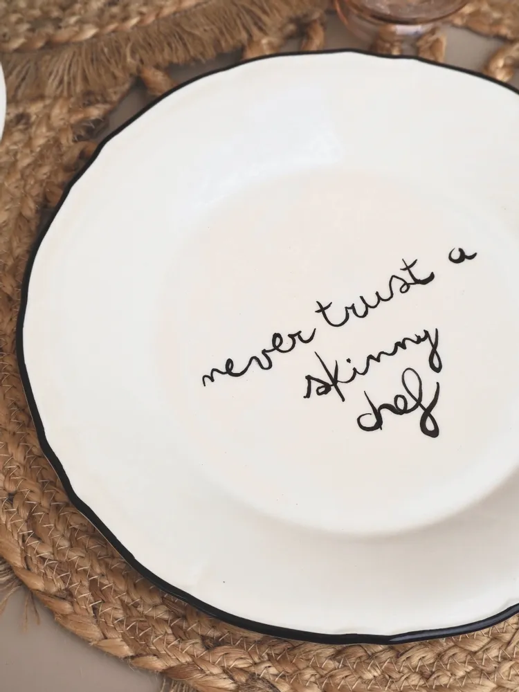 Assiettes au quotidien - 'Never trust a skinny chef' dinner plate - STUDIO NOTICED