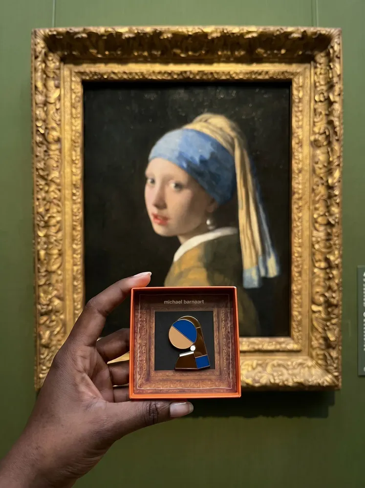 Cadeaux - La Jeune Fille à la perle broche (numérotée) - MICHAEL BARNAART