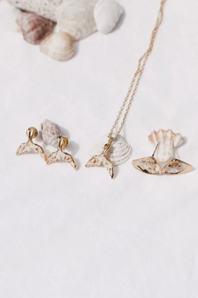 Jewelry - Whale - Tail Pendant Necklace - CÂPÂ JEWELRY