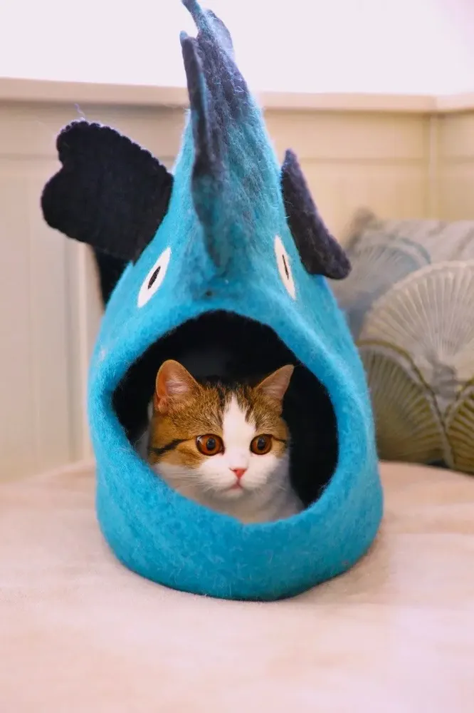 Design objects - Cat basket, cat bedding, sleeping bag for cats, cat cave, cat bed, children's room storage, storage. - COCOON PARIS