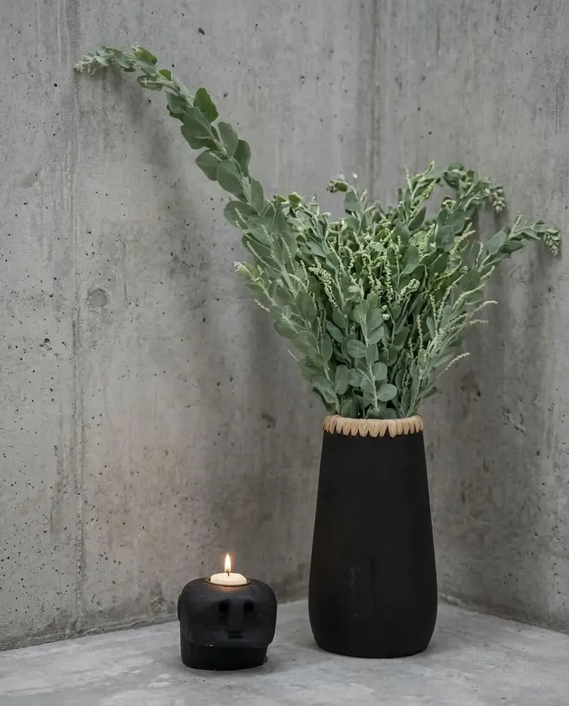 Vases - The Sneaky Vase - Black Natural - M - BAZAR BIZAR LIVING