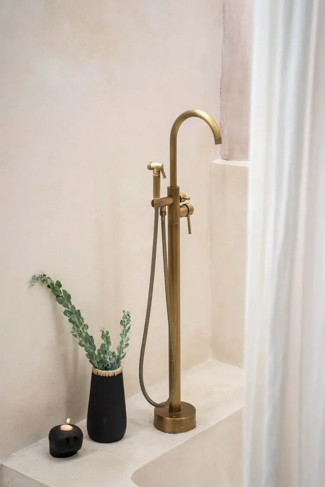 Vases - The Sneaky Vase - Black Natural - M - BAZAR BIZAR LIVING