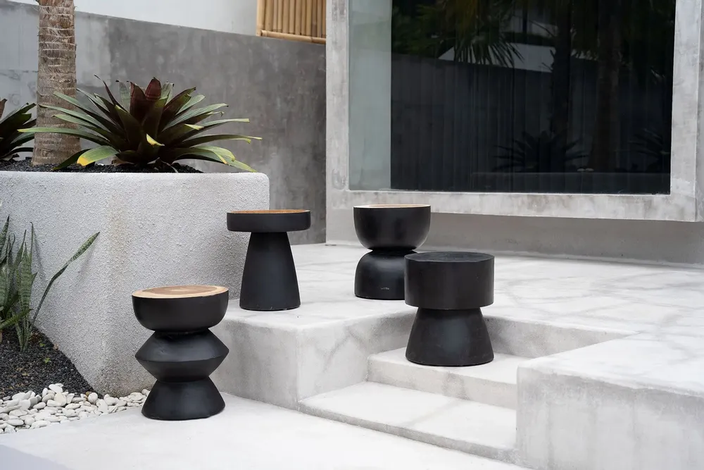 Tabourets - Le Tabouret Kulun - Noir Naturel - BAZAR BIZAR LIVING