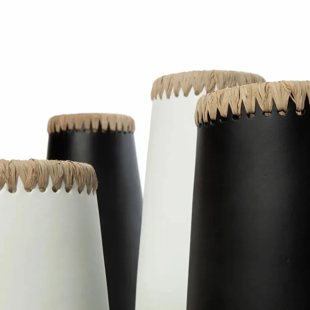 Vases - Le Vase Sneaky - Noir Naturel - L - BAZAR BIZAR LIVING