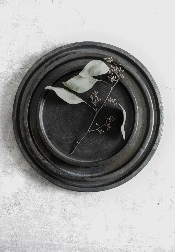 Plats et saladiers - L’Assiette Burned - Noir - L - BAZAR BIZAR LIVING