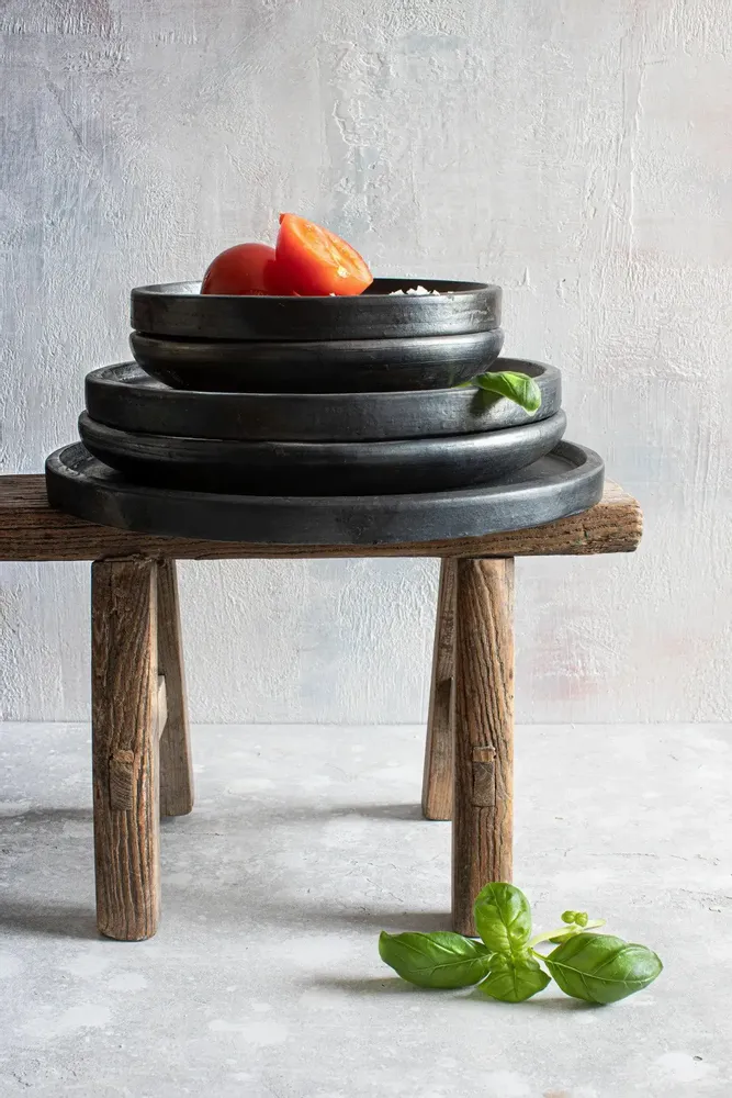 Plats et saladiers - L'Assiette En Terre Cuite Brûlée - Noir - S - BAZAR BIZAR LIVING