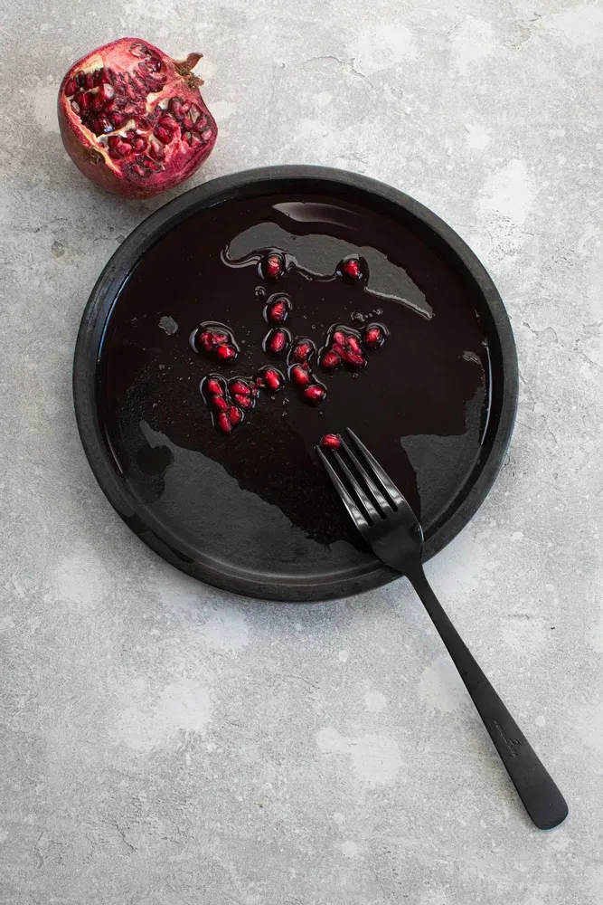 Plats et saladiers - L'Assiette En Terre Cuite Brûlée - Noir - S - BAZAR BIZAR LIVING