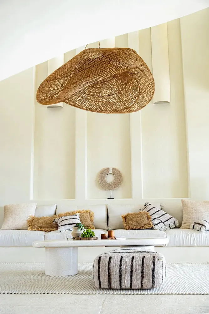 Sculptures, statuettes and miniatures - The Papua Shell Disc on Stand - White - M - BAZAR BIZAR LIVING