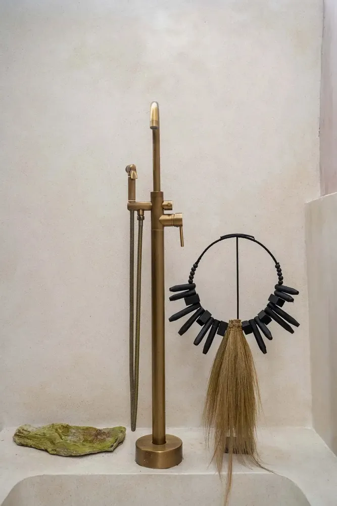 Sculptures, statuettes and miniatures - The Rayung Wood on Stand - BAZAR BIZAR LIVING