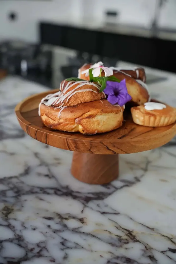Plats et saladiers - Le Plateau À Gâteaux Teak Root - M - BAZAR BIZAR LIVING