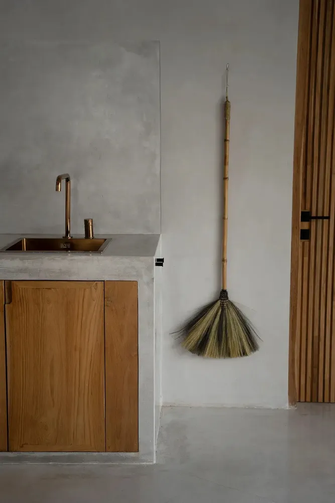 Decorative objects - The Big Broom - Natural Black - BAZAR BIZAR LIVING