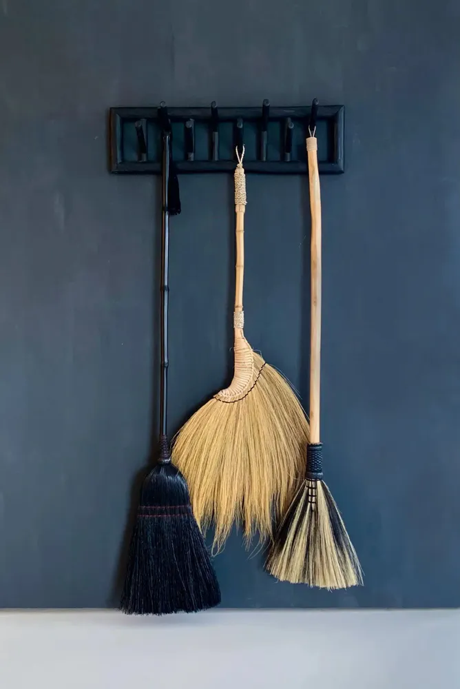 Decorative objects - The Big Broom - Natural Black - BAZAR BIZAR LIVING