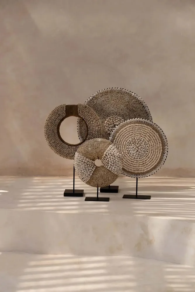 Sculptures, statuettes and miniatures - The Shell Martinique on Stand - Natural White - BAZAR BIZAR LIVING