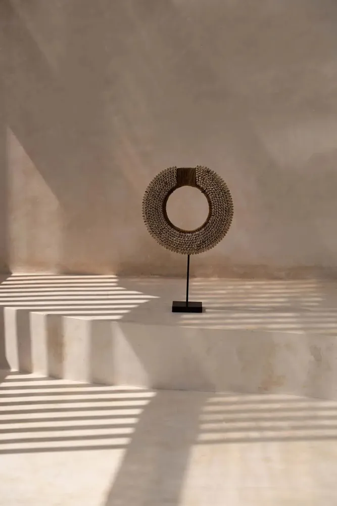 Sculptures, statuettes and miniatures - The Shell Réunion on Stand - Natural - BAZAR BIZAR LIVING