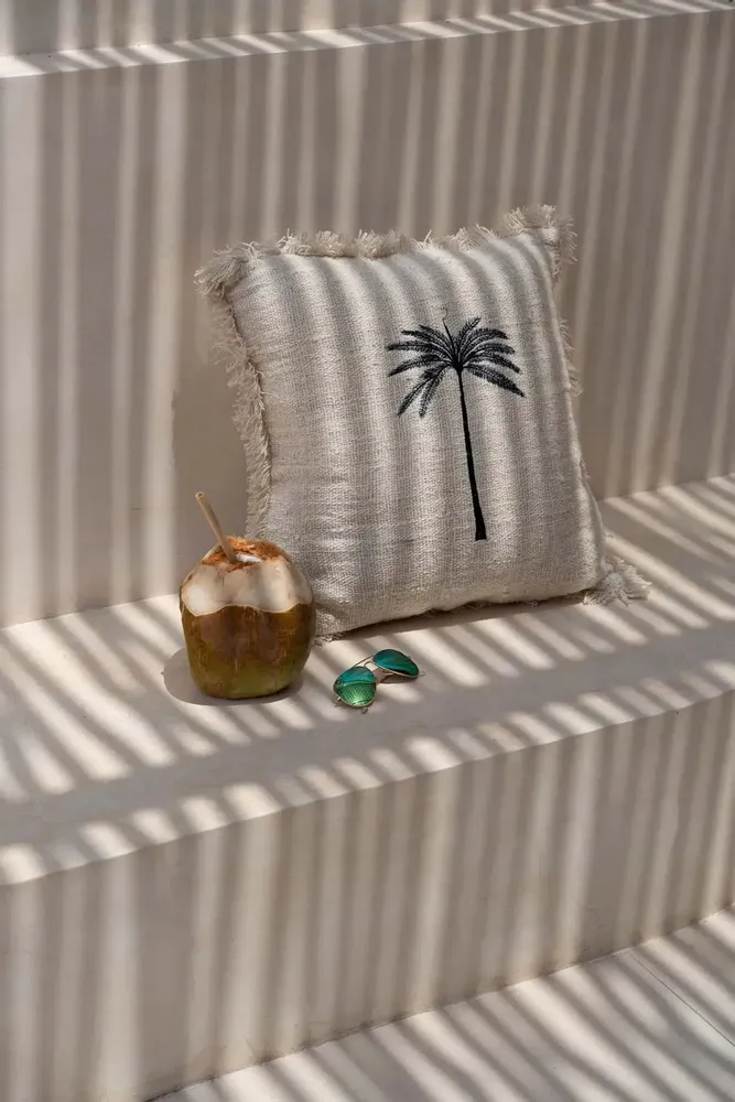 Coussins - La Housse de Coussin Gili Palm - Noir Naturel - BAZAR BIZAR LIVING