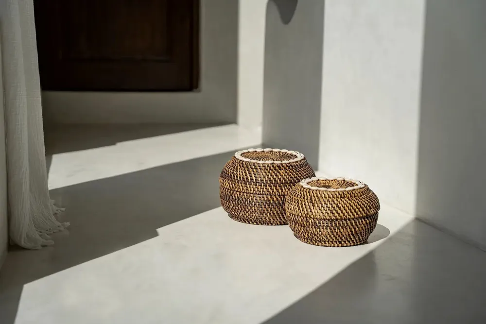 Caskets and boxes - The Colonial Peek-a-Boo Basket - Natural Brown - M - BAZAR BIZAR LIVING