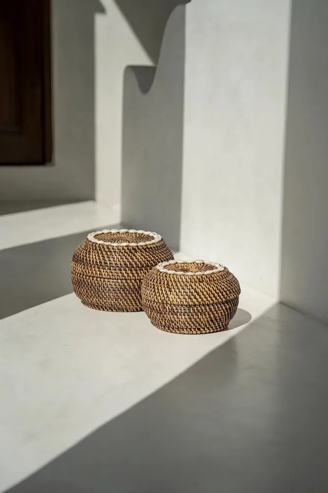 Caskets and boxes - The Colonial Peek-a-Boo Basket - Natural Brown - M - BAZAR BIZAR LIVING