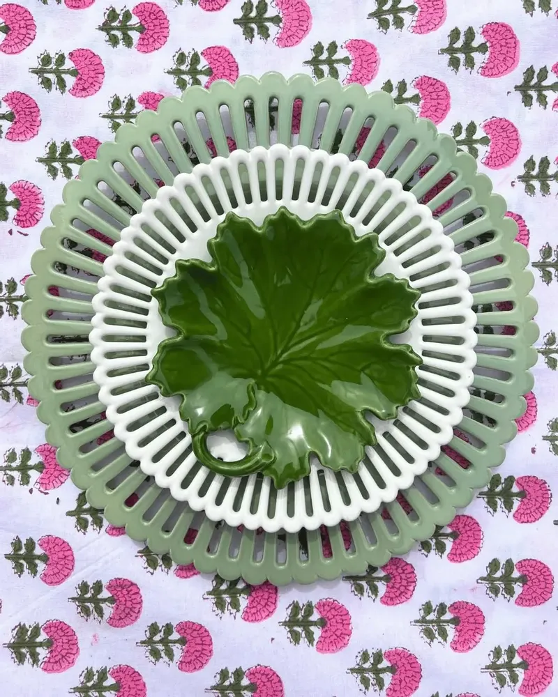 Everyday plates - Feuille de vigne plate - BOURG-JOLY MALICORNE