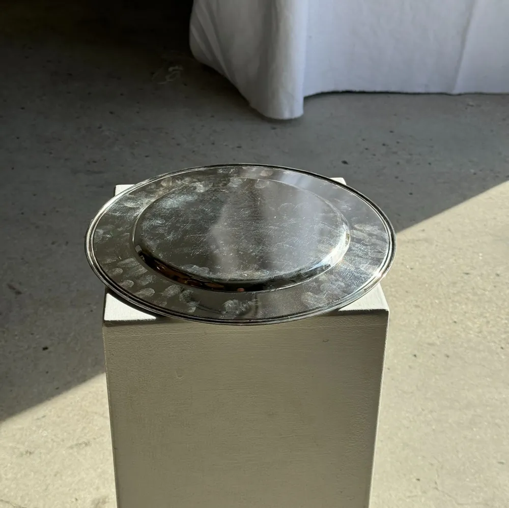 Plats et saladiers - Plateau rond vintage en métal argenté D30 H2 - OFFICE OBJETS