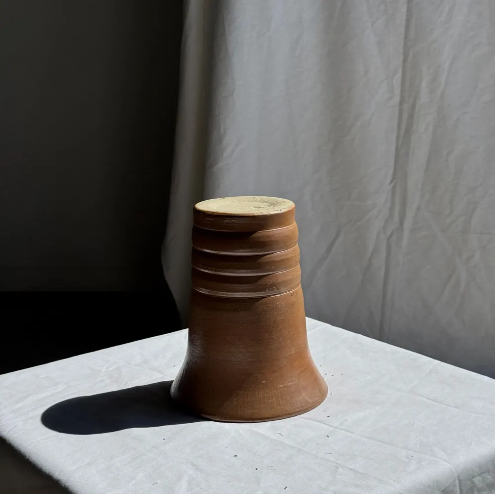 Objets de décoration - Vase vintage en céramique émaillée brun orangé à stries H21,5 D19 - OFFICE OBJETS