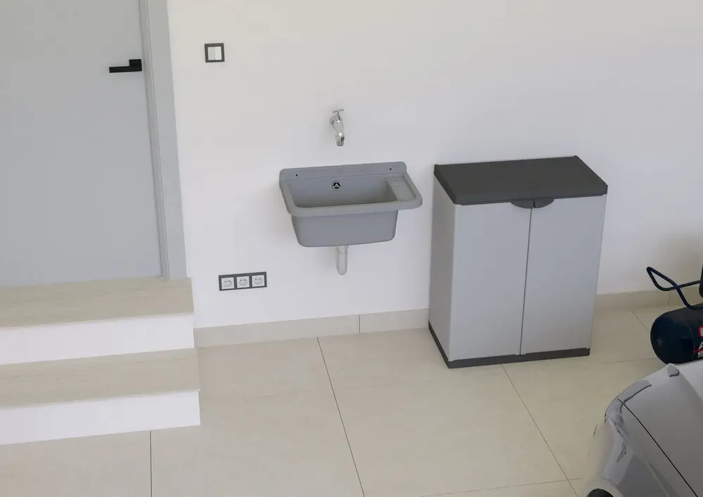 Lavabos - Mongardi : Évier multifonction en résine, Fixation murale, Résistant aux acides, Intérieur et Extérieur, 58,3L × 38,5P × 26H cm, Gris ciment - MONGARDI