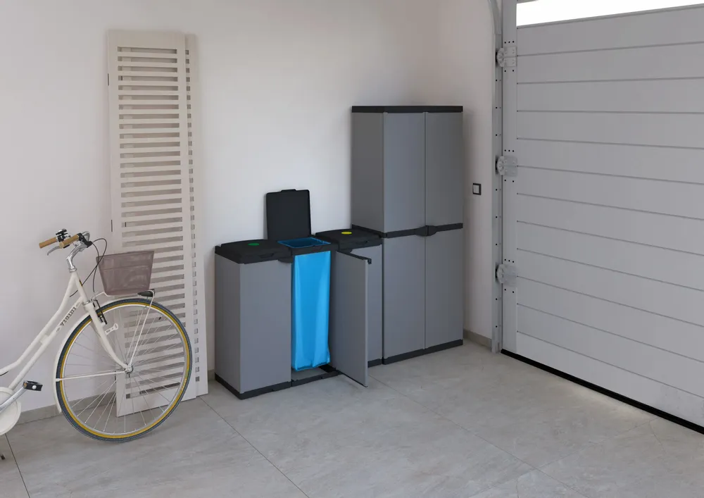 Etagères - Mongardi : Meuble porte-sac Mono en résine, Facile à monter, Trois portes, Avec couvercle et cadre de maintien du sac, Adapté aux sacs de 80 à 110 L, 102L × 38P × 87H cm, Noir et Gris - MONGARDI