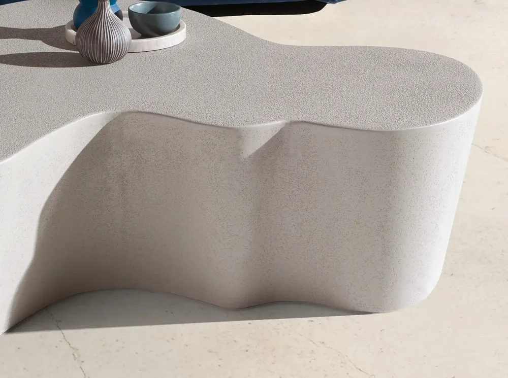 Coffee tables - Organic-shaped coffee table in sand-coloured epoxy fibreglass - ANGEL CERDÁ