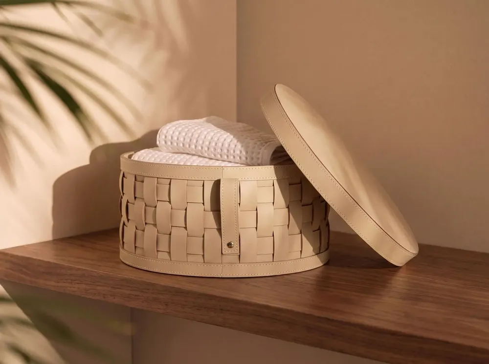 Corbeilles - Panier de rangement décoratif rond en cuir régénéré couleur sable avec couvercle - ANGEL CERDÁ