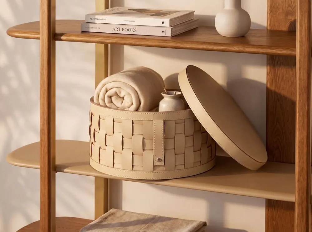 Corbeilles - Panier de rangement décoratif rond en cuir régénéré couleur sable avec couvercle - ANGEL CERDÁ