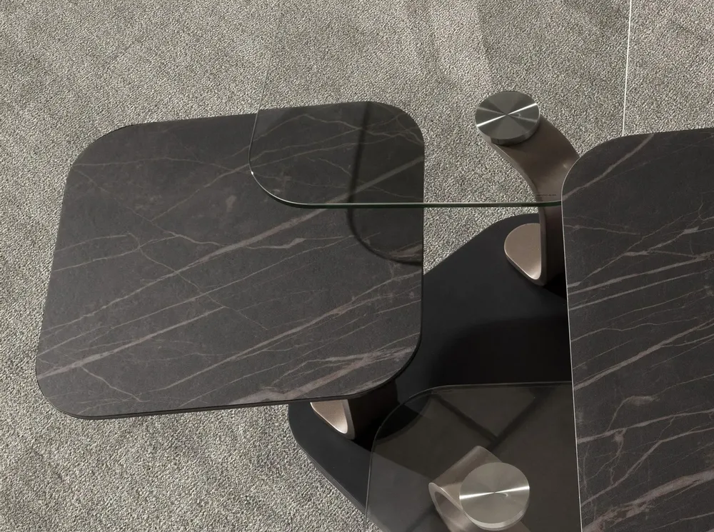 Coffee tables - Square extendable coffee table in tempered glass and porcelain marble, gold-coloured steel and black steel - ANGEL CERDÁ
