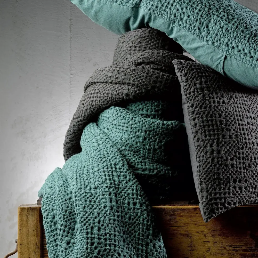 Linge de lit - Jeté Tana Prusse 260 X 260 - MAISON VIVARAISE - SDE VIVARAISE WINKLER