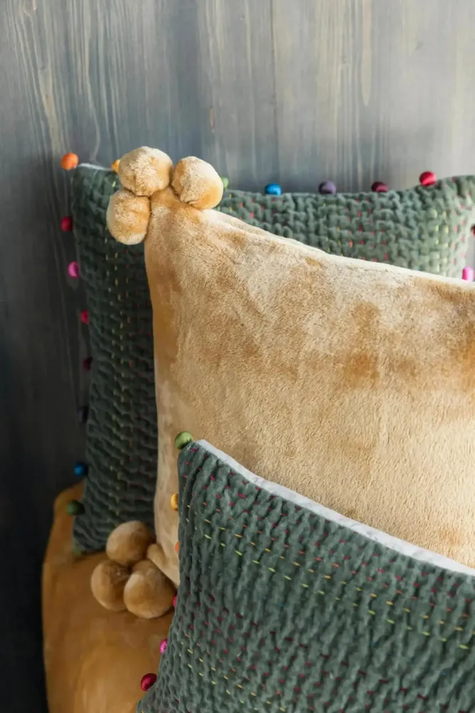 Coussins - Coussin Tender pompons Ocre 45 x 45 - MAISON VIVARAISE - SDE VIVARAISE WINKLER