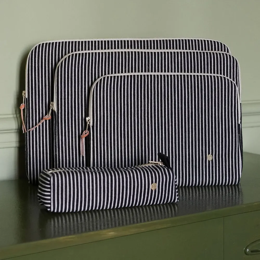Pochettes - Housse iPad Basile Caviar 19 x 26 x 3 - LA CERISE SUR LE GATEAU