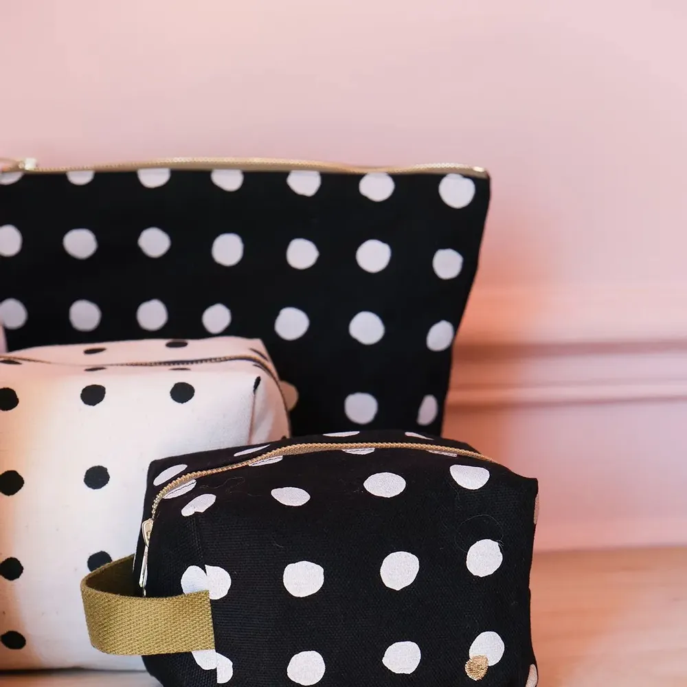 Clutches - Mia Toiletry Bag Caviar L 23 X 28 X 10 - LA CERISE SUR LE GATEAU