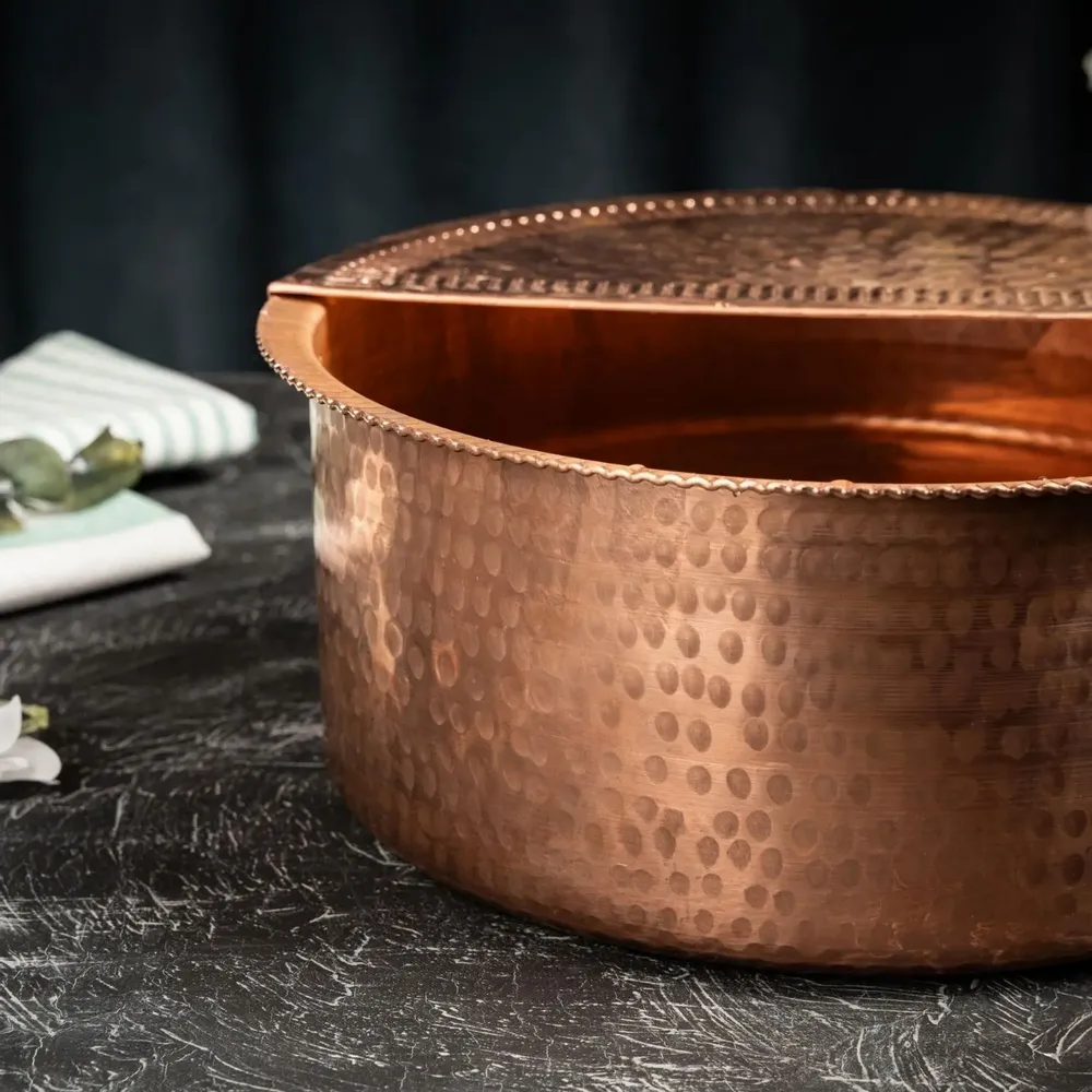 Spas - Vasque de Pédicure et Bain de Pieds en Cuivre Martelé avec Repose-Pied - BELS & PEARL