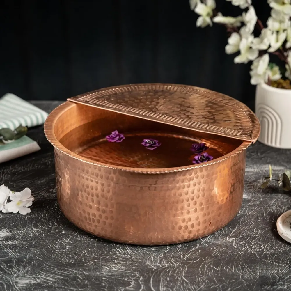 Spas - Vasque de Pédicure et Bain de Pieds en Cuivre Martelé avec Repose-Pied - BELS & PEARL
