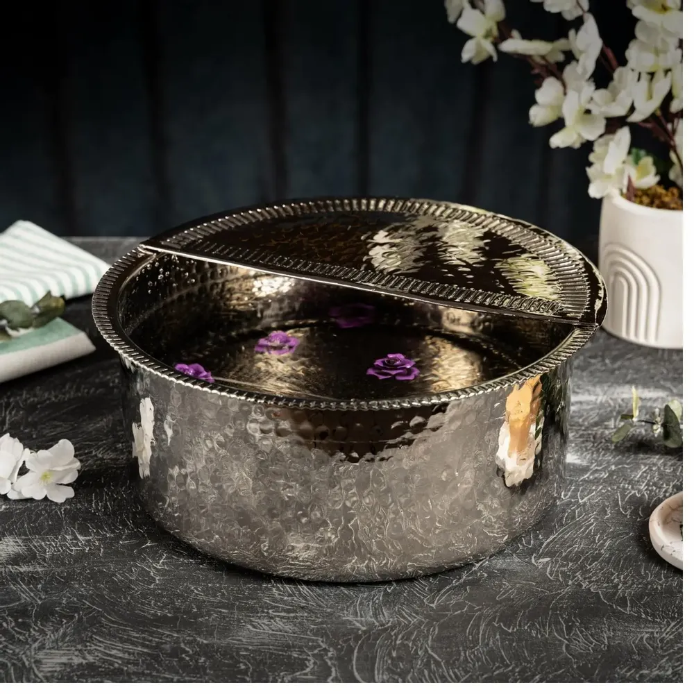 Spas - Vasque de Pédicure et Bain de Pieds en Cuivre Martelé avec Repose-Pied - BELS & PEARL