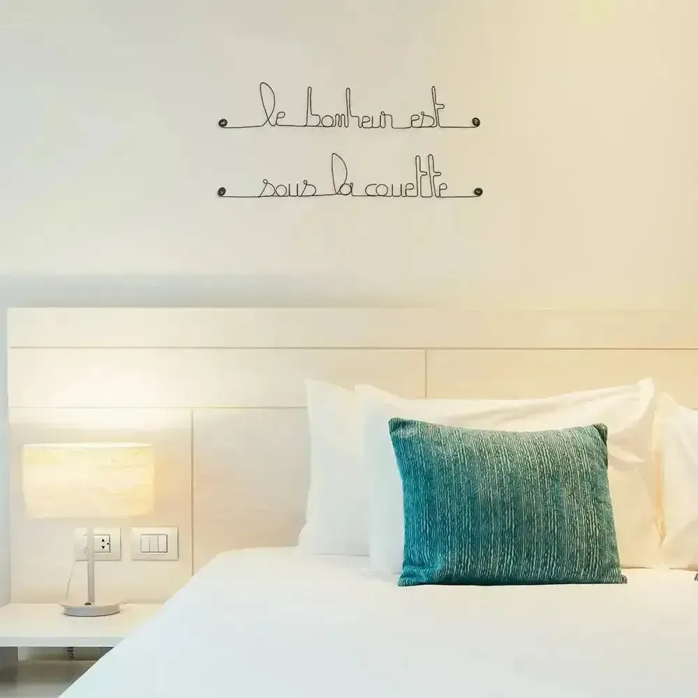 Other wall decoration - Wire quote "Happiness is under the covers" - BIJOUX DE MUR